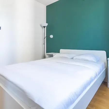 Modern Oasis By Bookinghost Appartement *