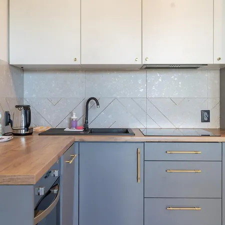 Modern Oasis By Bookinghost